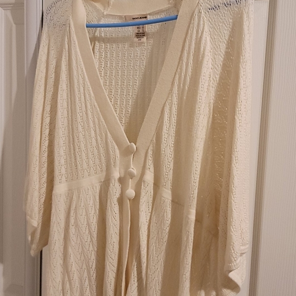 Dkny Tops - DKNY pretty top